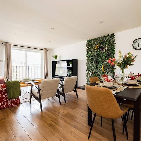 Wild Roses Service Apartments - East India 伦敦 外观 照片