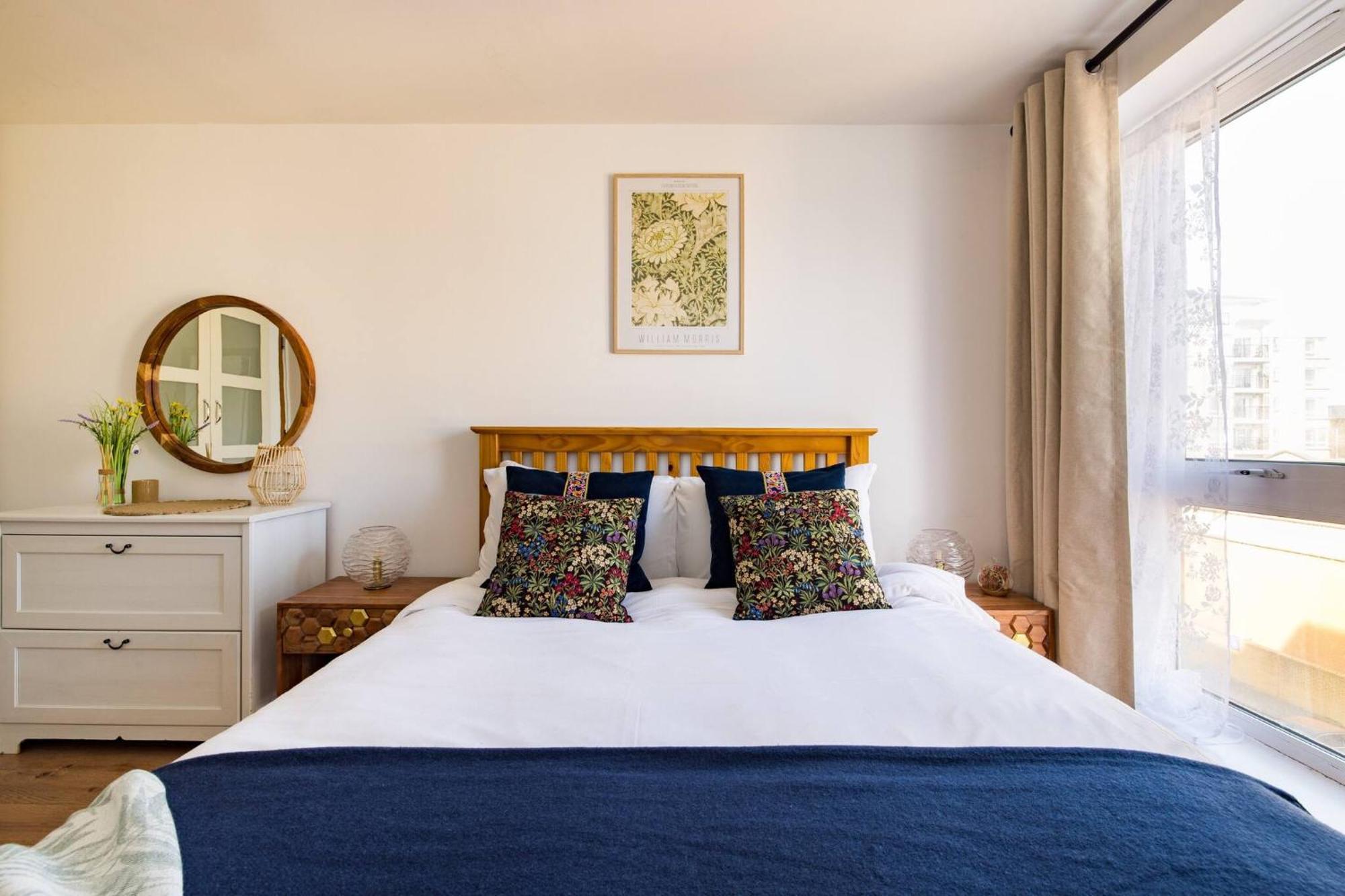 Wild Roses Service Apartments - East India 伦敦 外观 照片