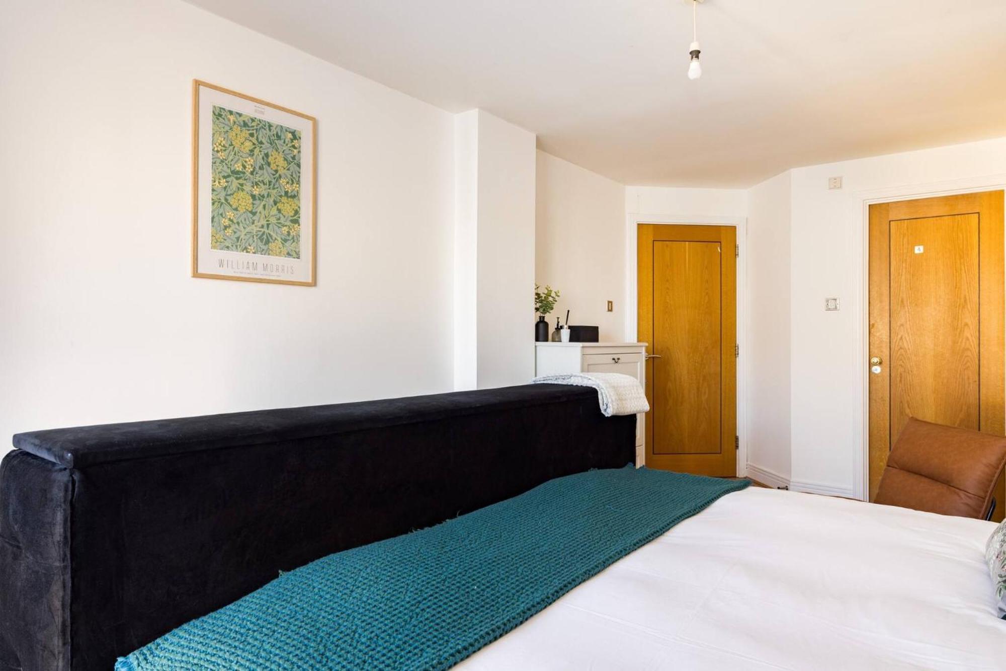 Wild Roses Service Apartments - East India 伦敦 外观 照片