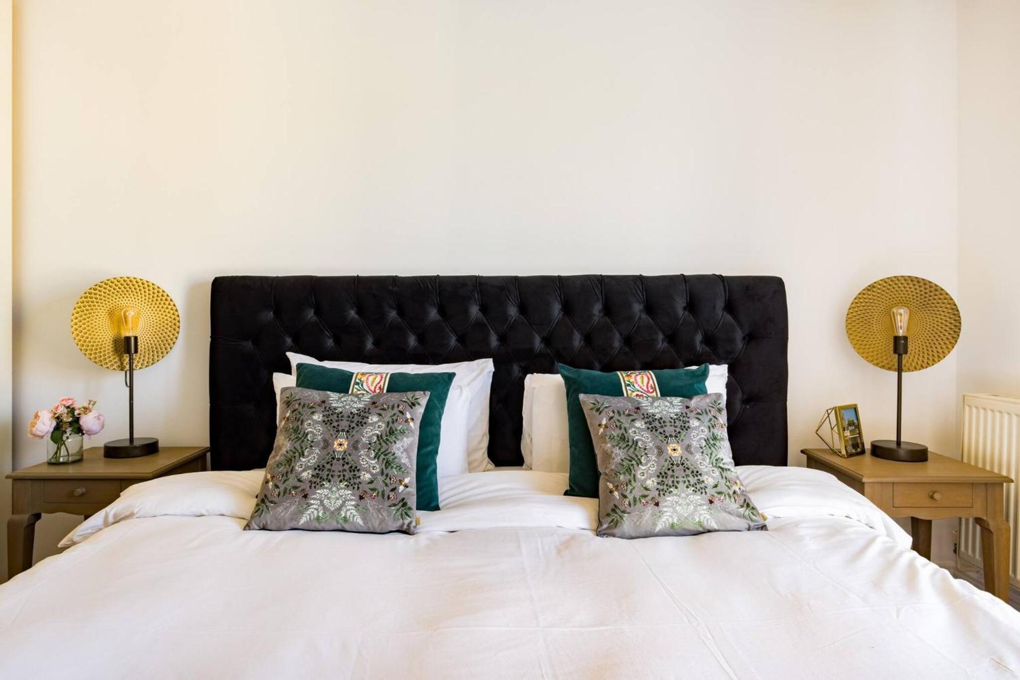 Wild Roses Service Apartments - East India 伦敦 外观 照片