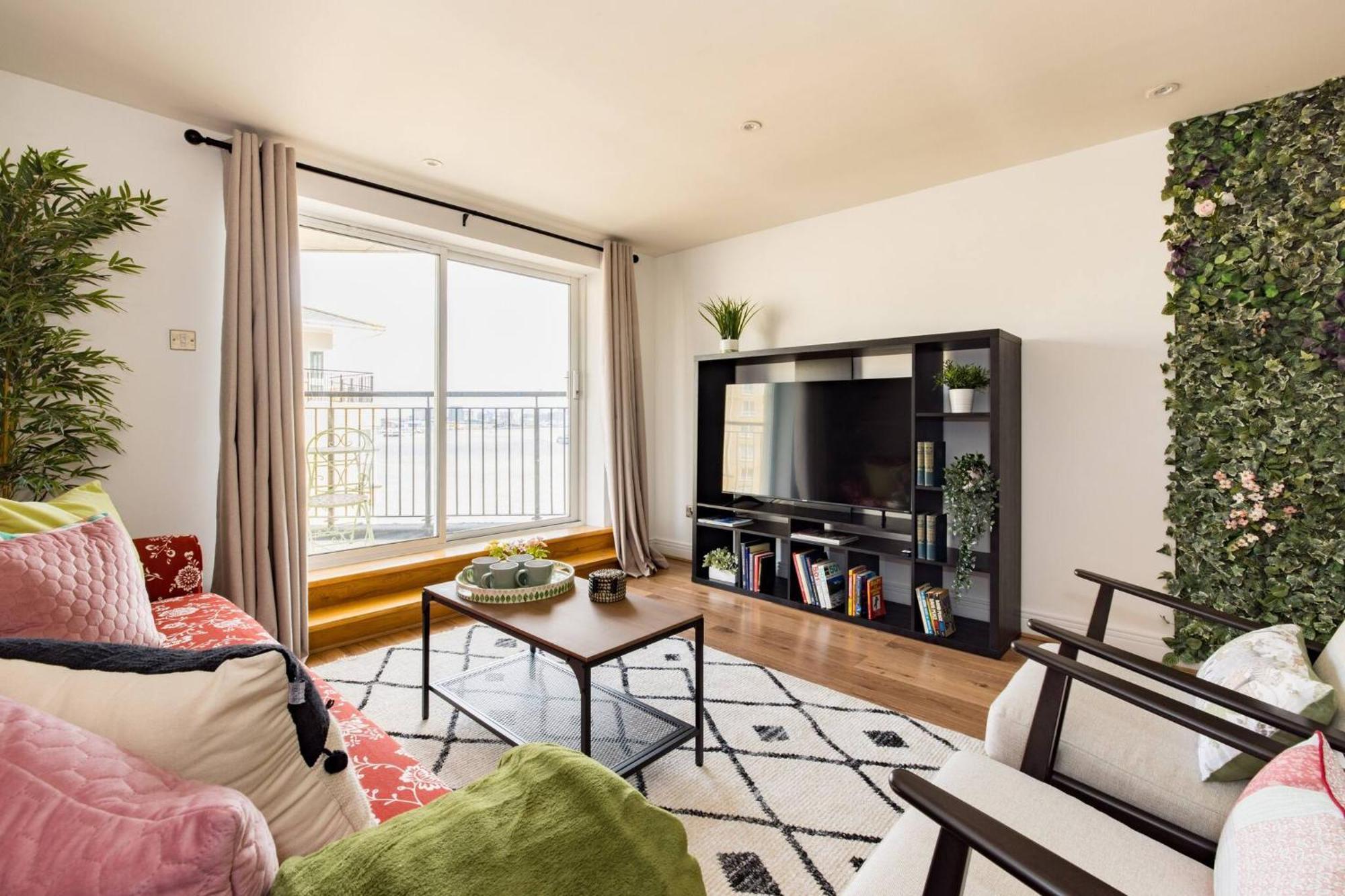 Wild Roses Service Apartments - East India 伦敦 外观 照片
