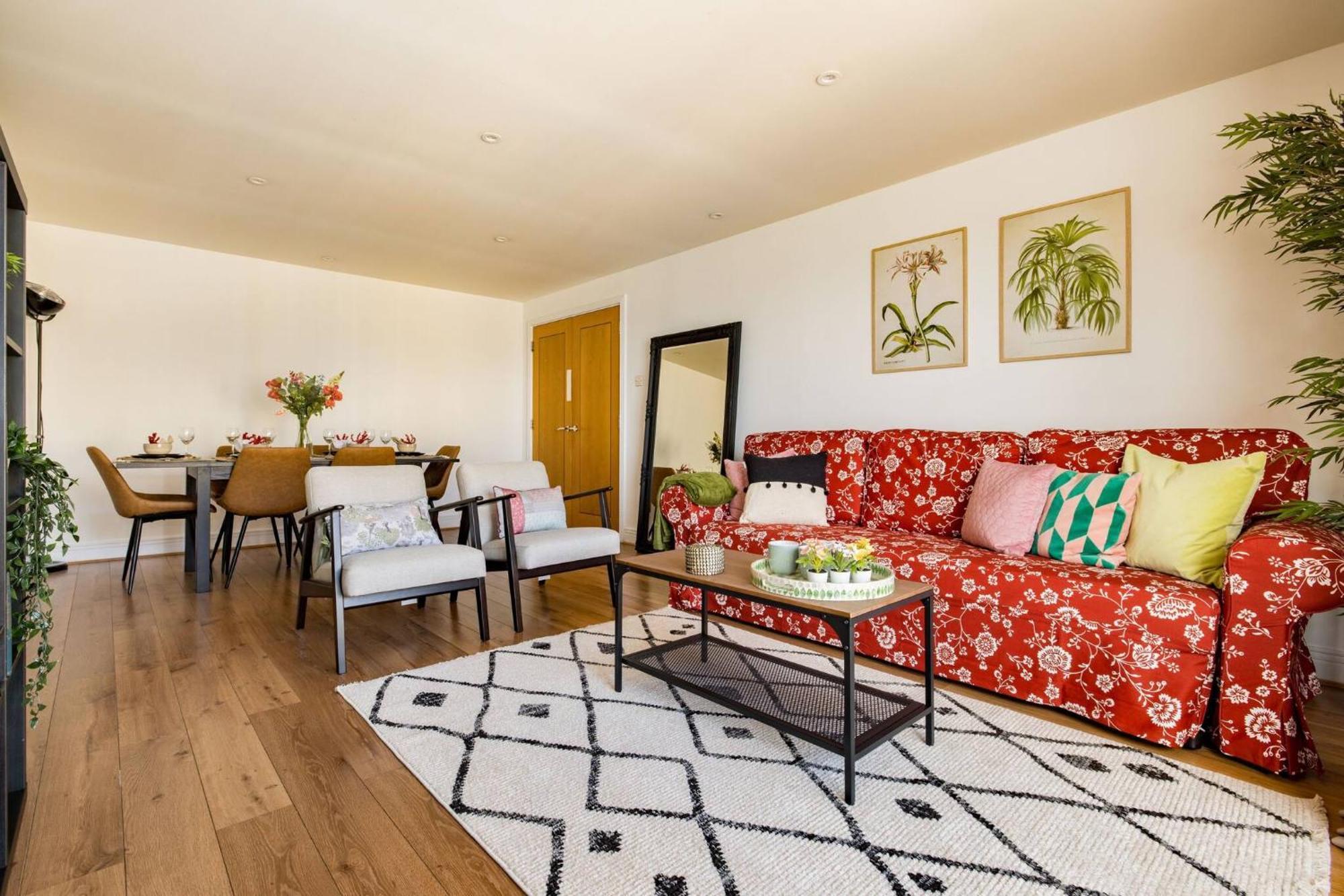 Wild Roses Service Apartments - East India 伦敦 外观 照片